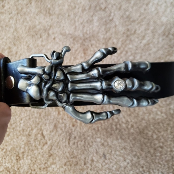 Skeleton hand Belt buckle 5.11x2.75 - Picture 3 of 5